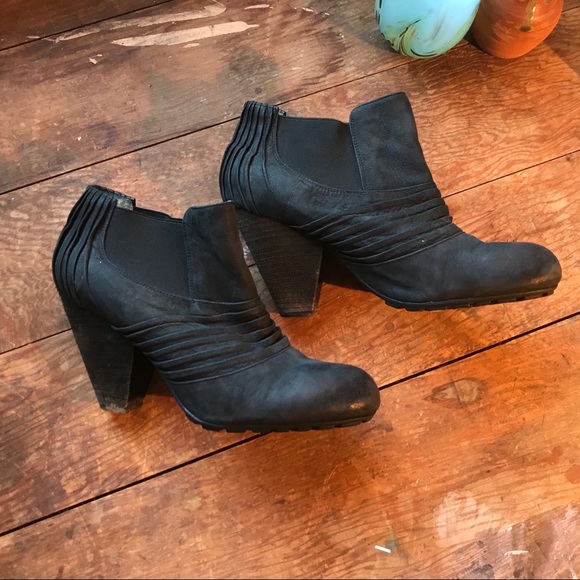 Vince Camuto Bronco Ankle Bootie - Picture 1 of 5